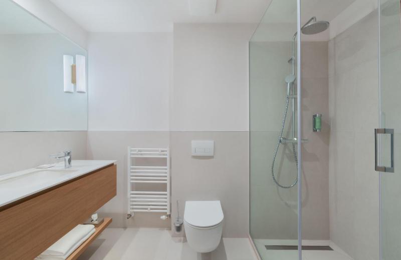 Superior twin room - sea side image 1