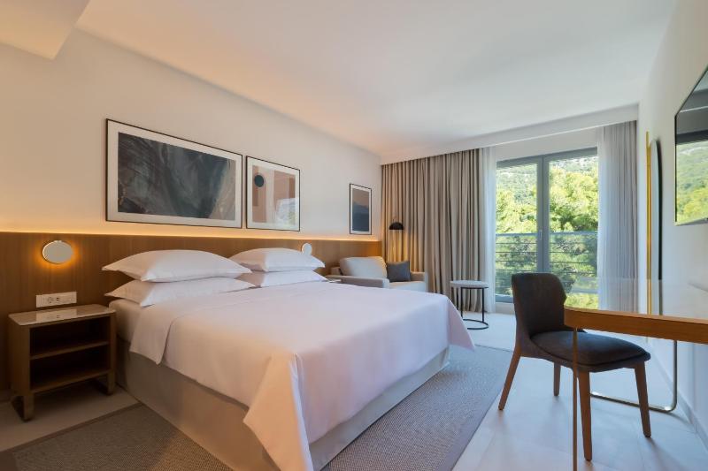 Superior Twin Room image 4