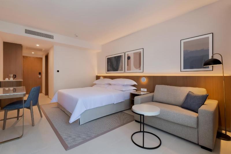 Superior Twin Room image 3