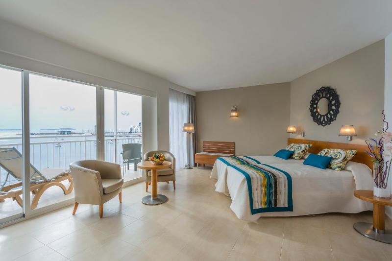 Junior Suite with Panoramic Sea View image 1