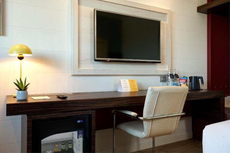 Standard Queen Room image 4