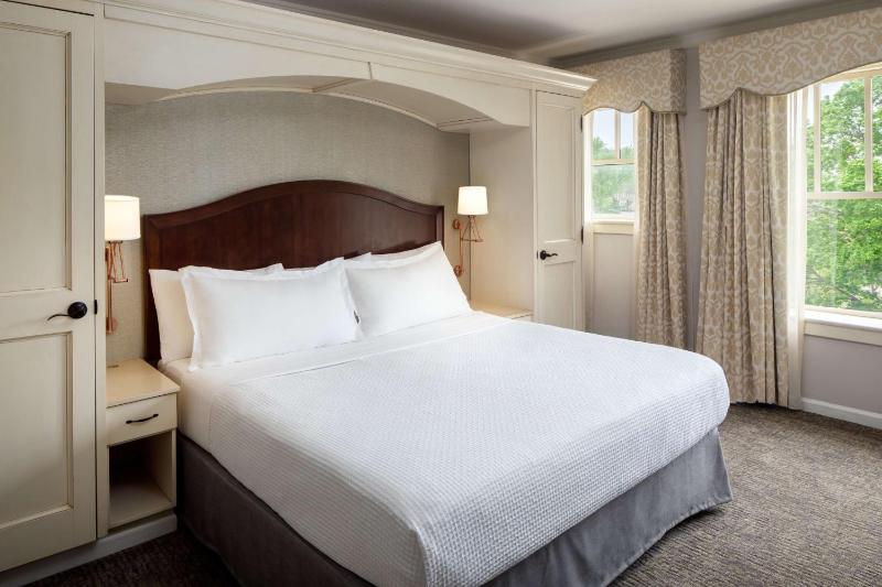 King Room image 3