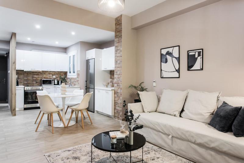 One-Bedroom Apartment image 4