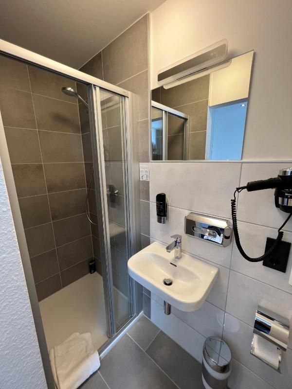Single Room image 3