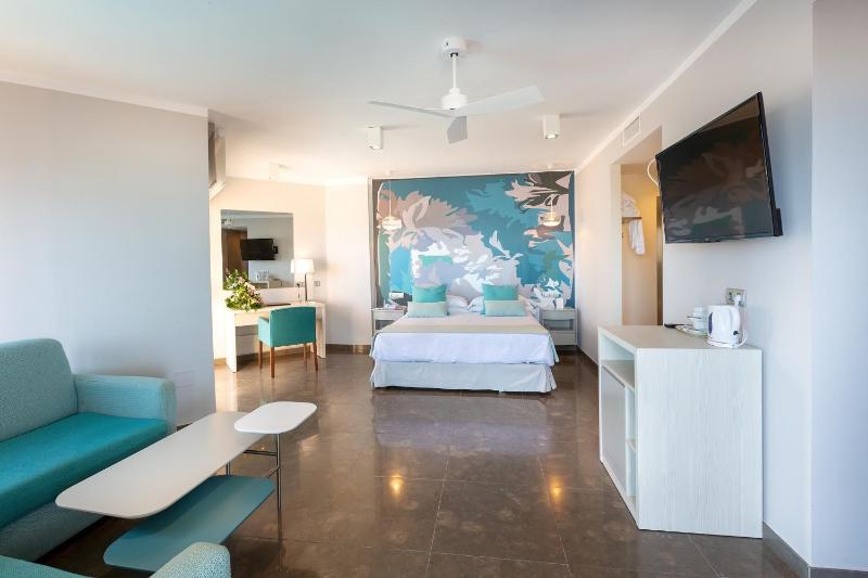 Junior Suite with Frontal Sea View image 1