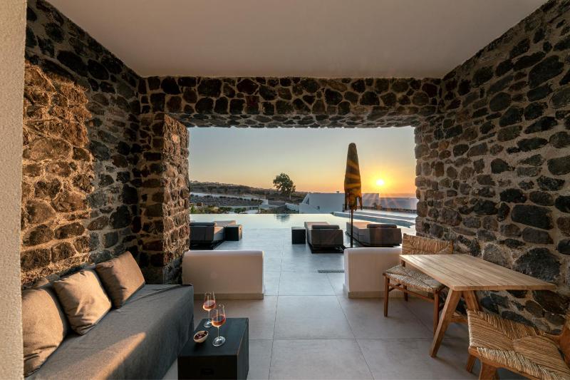Aqua Pool Suite image 2