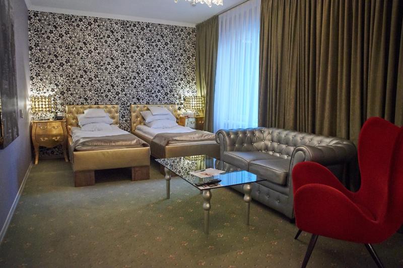 Standard Twin Room image 1
