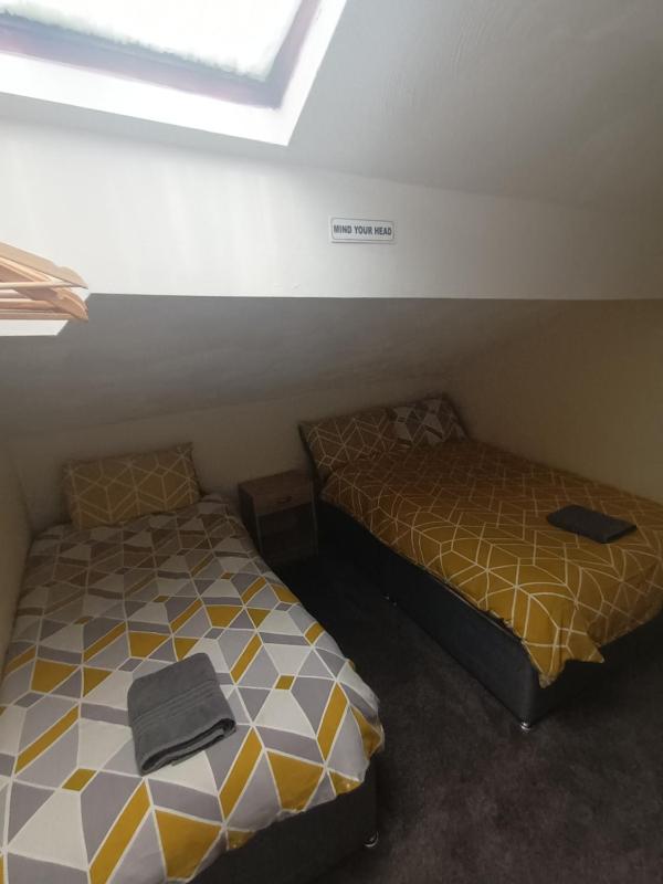 Basic Triple Room image 4