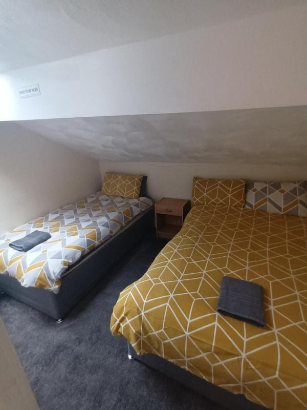 Basic Triple Room image 3