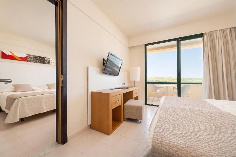 Two Connecting Double Rooms with Balcony image 4