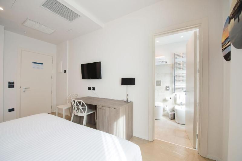 Standard Double or Twin Room image 3
