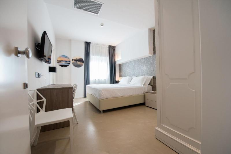 Standard Double or Twin Room image 1