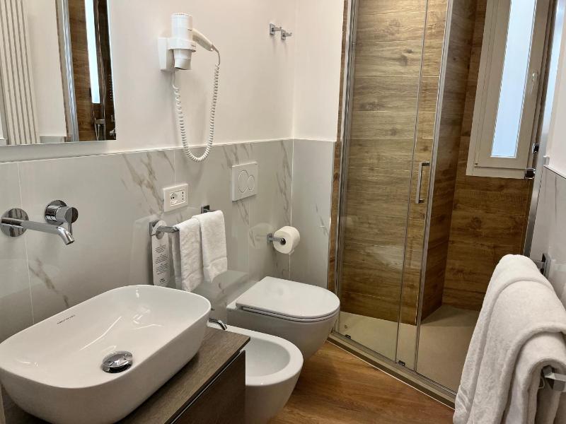 Standard Double or Twin Room image 2