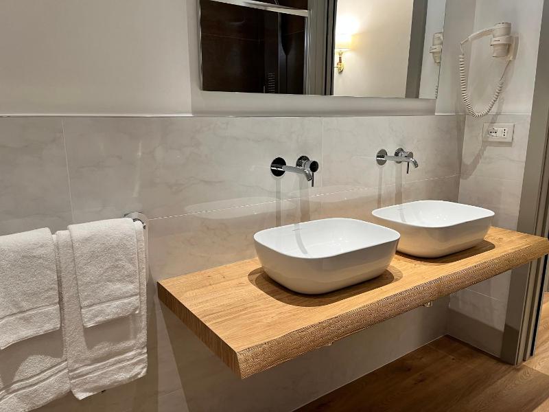 Junior Suite image 2