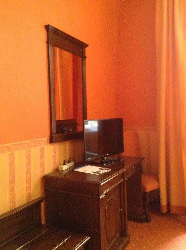 Double or Twin Room image 4