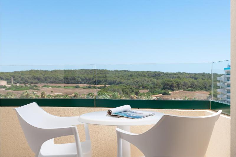 Two Connecting Double Rooms with Balcony image 2