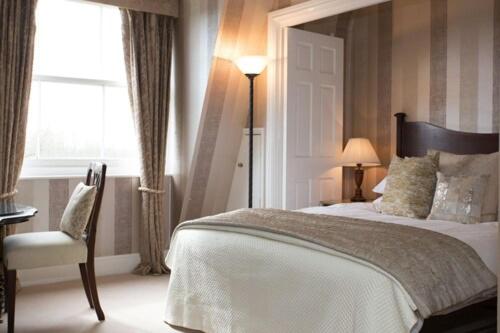Deluxe Double Room image 4