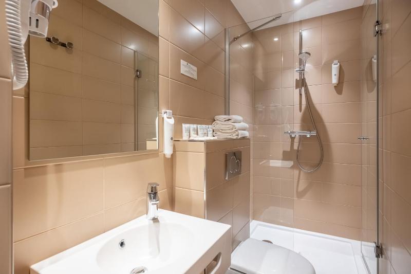 Standard Double Room - no elevator image 2