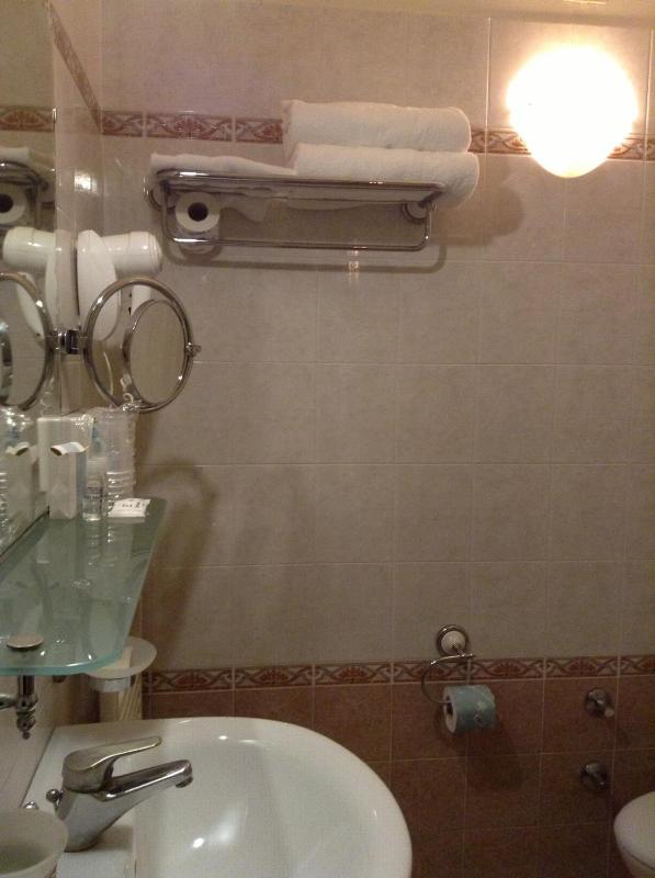 Double or Twin Room image 2