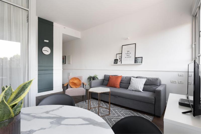 Bauhaus Boutique by TLV2RENT - image 6