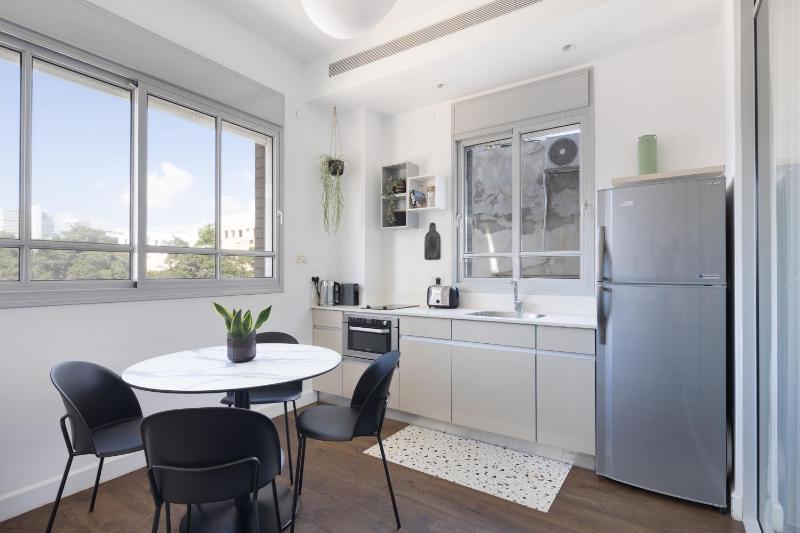 Bauhaus Boutique by TLV2RENT - image 7