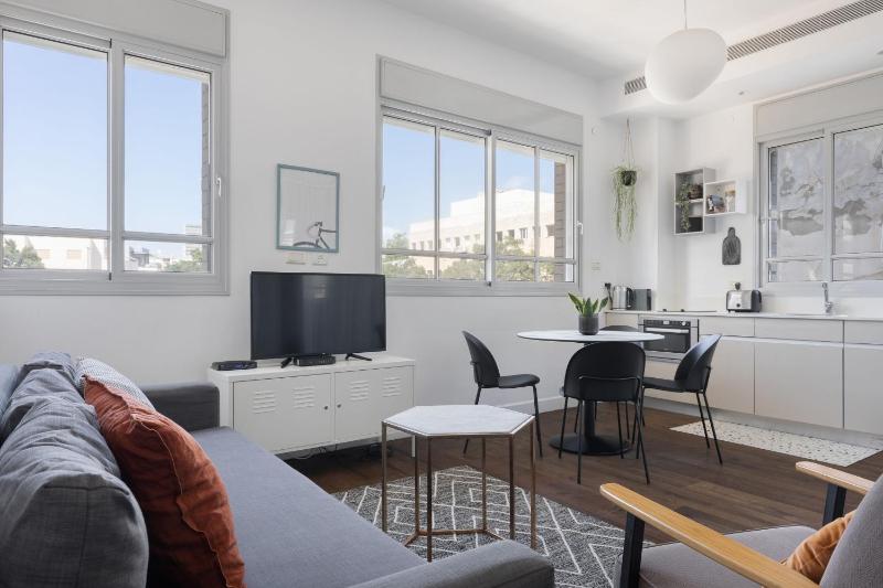 Bauhaus Boutique by TLV2RENT - image 13
