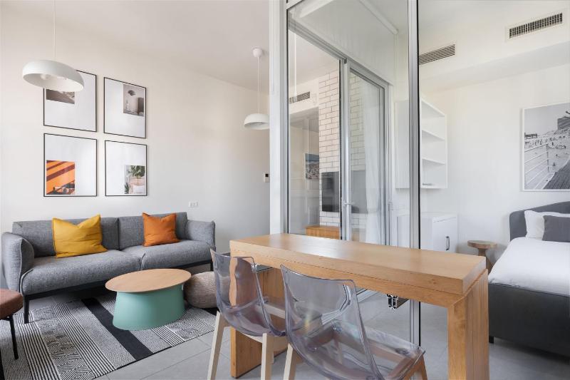 Bauhaus Boutique by TLV2RENT - image 12