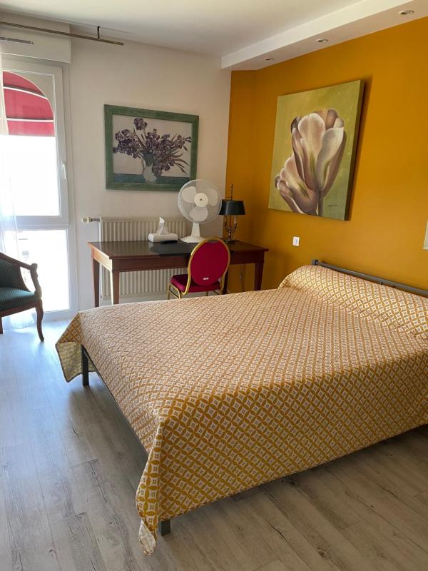 Standard Double Room image 2