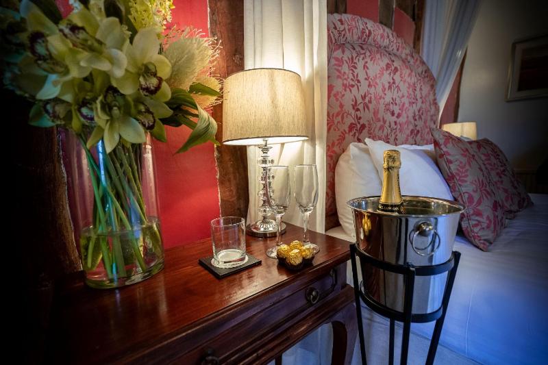 Double Room with Four Poster Bed image 2