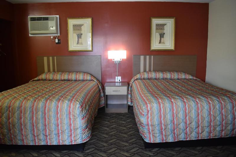 Double Room with Two Double Beds - Smoking image 3