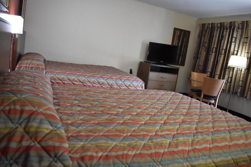 Double Room with Two Double Beds - Smoking image 4