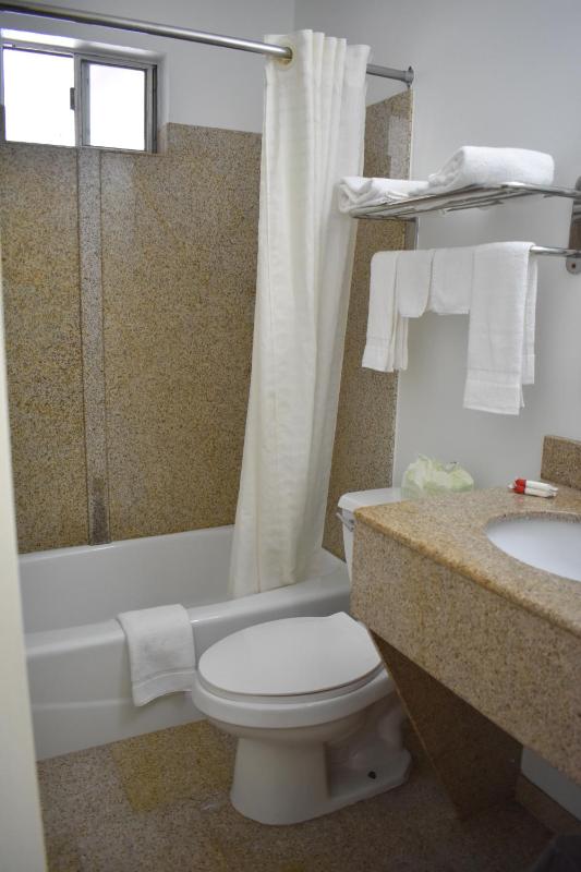 Double Room with Two Double Beds - Smoking image 2
