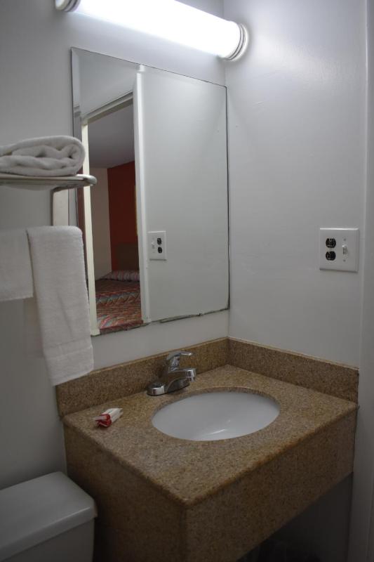 Double Room with Two Double Beds - Smoking image 3