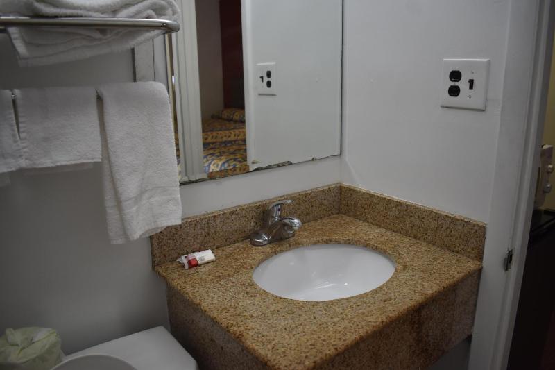 Double Room with Two Double Beds - Non-Smoking image 4