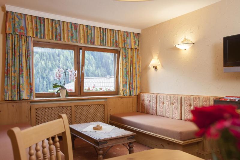 One-Bedroom Suite image 4