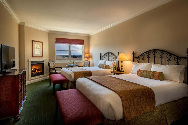 Deluxe Queen Room with Two Queen Beds image 1