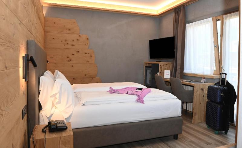 Superior Double Room image 3