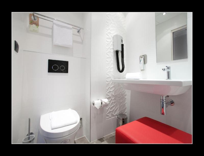 Standard Double Room with Sofa Bed image 4
