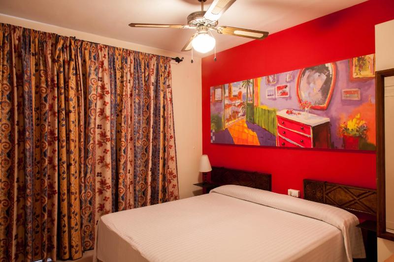 Double or Twin Room with Balcony image 3
