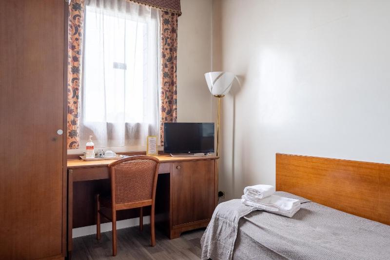 Single Room image 2