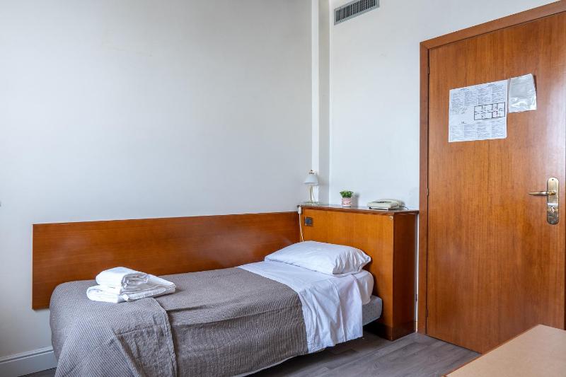Single Room image 4