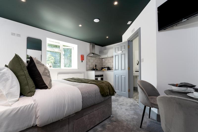 The Madison - Premium Self Check-In Studios & Apartments - image 13