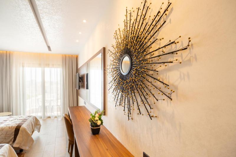 Superior Double or Twin Room with City View image 4