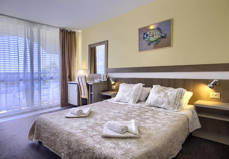 Double or Twin Room with Balcony image 3