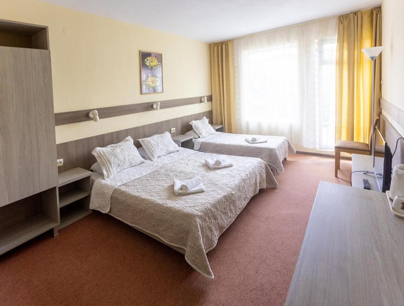 Triple Room with Balcony image 3