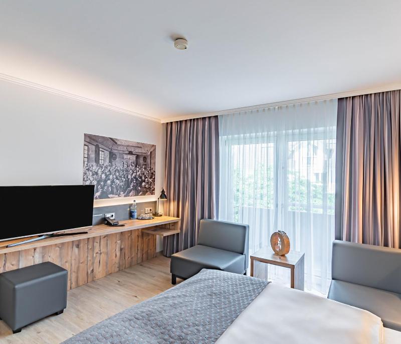 Comfort Double Room with Patio View image 3