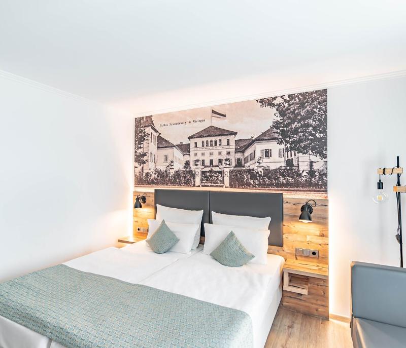 Comfort Double Room with Patio View image 1