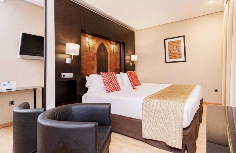 Premium Single Room image 3