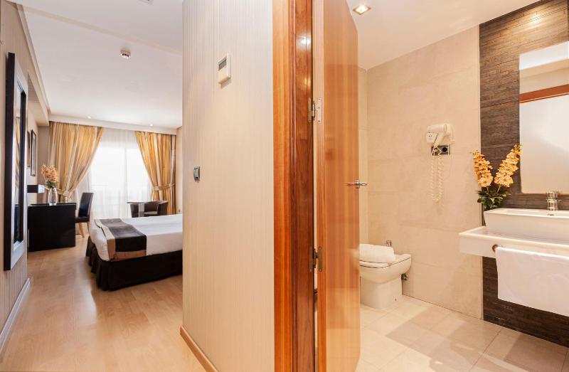 Premium Double or Twin Room image 4