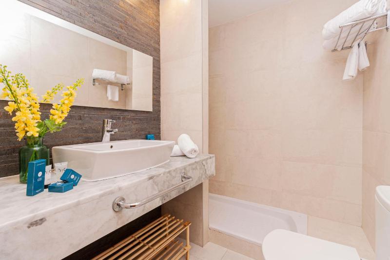 Premium Double or Twin Room image 3